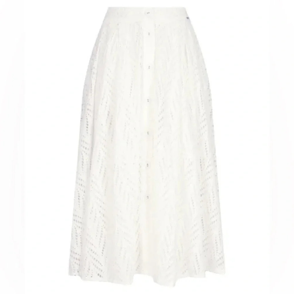 ❤️Host Picks❤️[XS]Guess NAJM Skirt with perforations - Picture 4 of 14